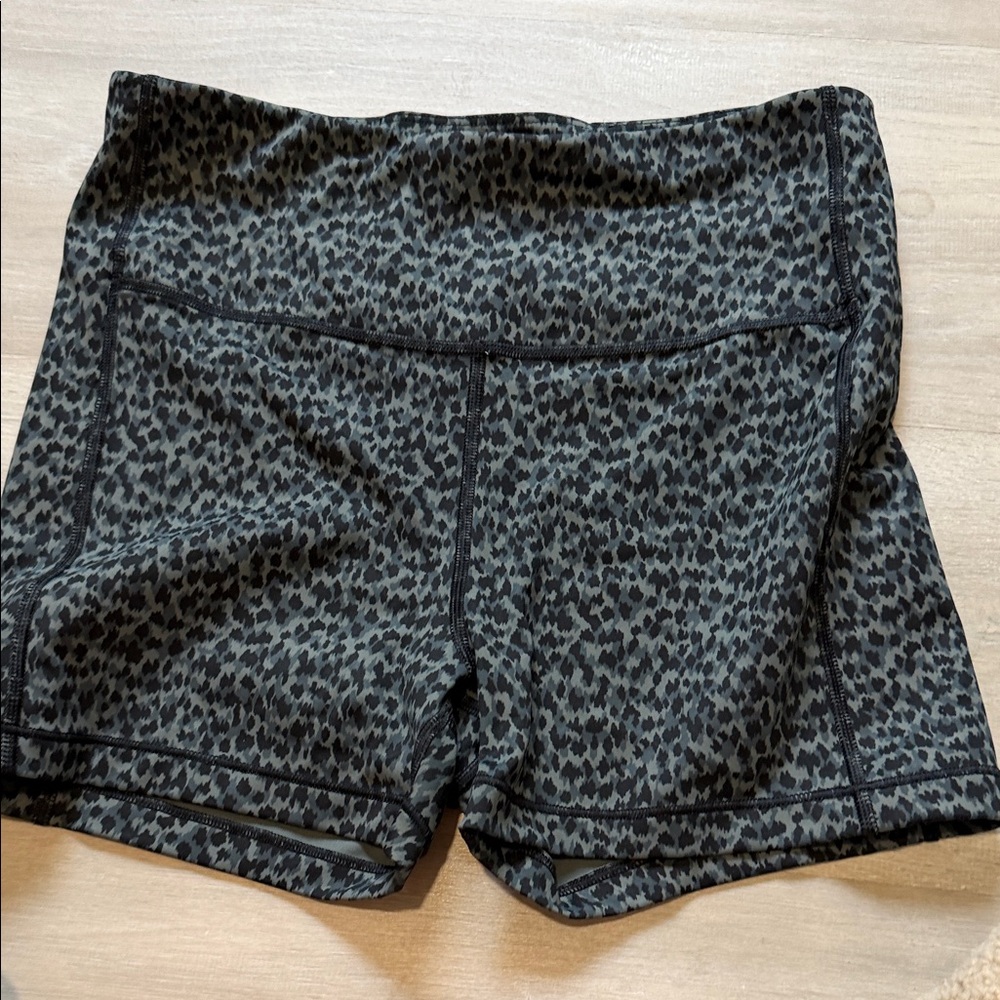 Athleta ultimate printed shortie size medium